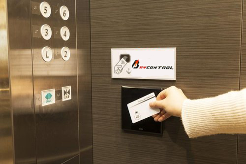 Устройство контроля доступа для лифтовых систем